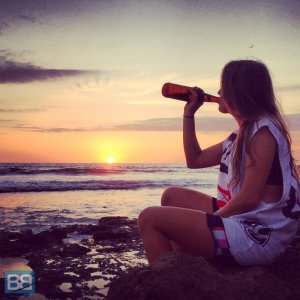 sunset beer montanita ecuador backpacker-2
